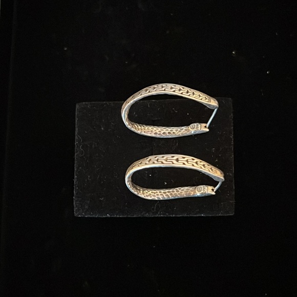 Luxury Artisan of Bali Chain link Earrings. Crafted in solid sterling silver. - Picture 3 of 9